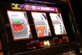 Nuho90 တိုက်ရိုက်ကာစီနို ဒီလာနှင့် Baccarat ဂိမ်းကစားနေသောမြင်ကွင်း